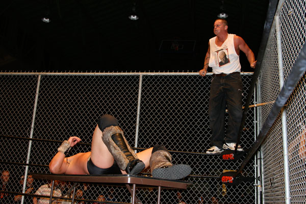 Sandman vs. KAFU