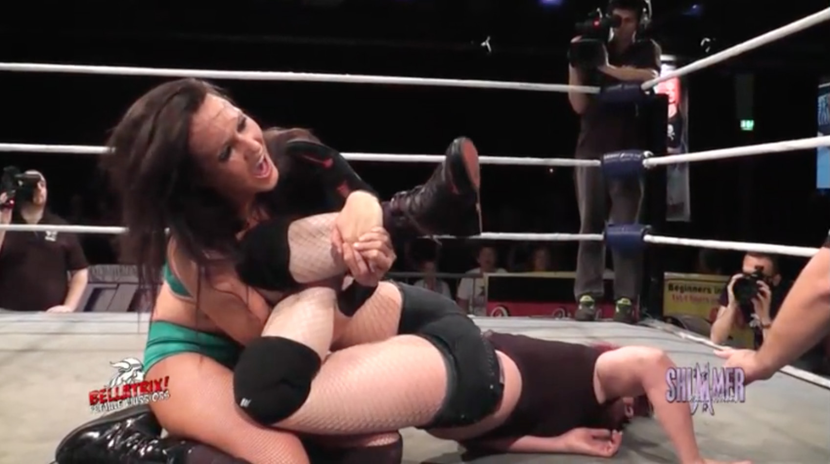 Cheerleader Melissa vs. Saraya Knight