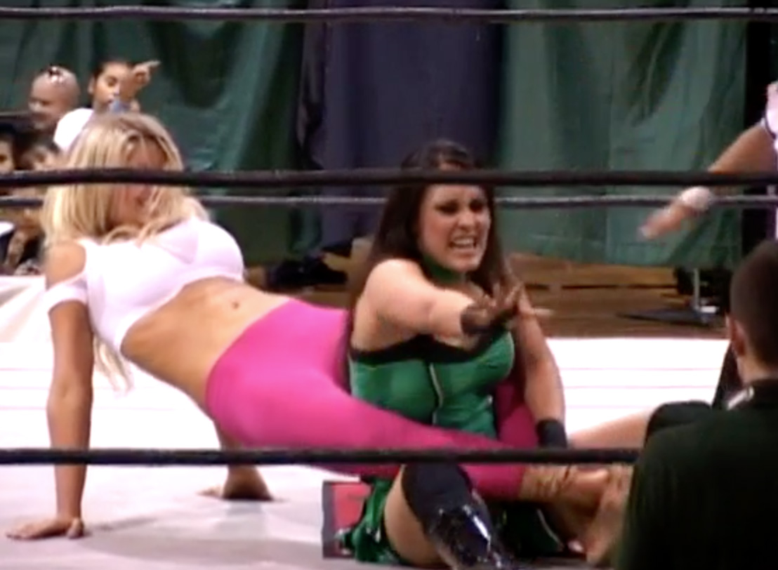 Cheerleader Melissa vs. Lacey Von Erich
