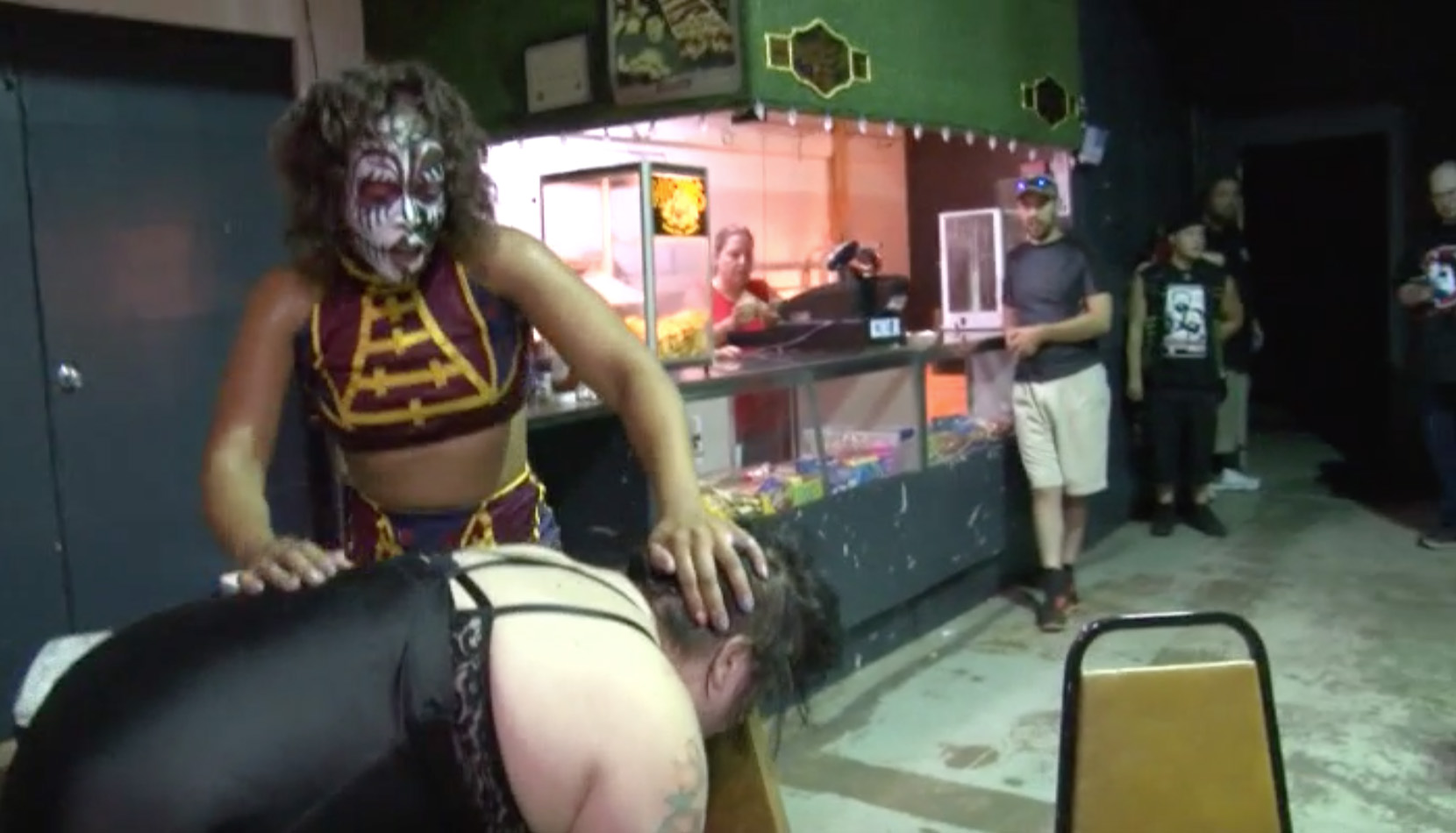 Holidead vs. Mickie Knuckles