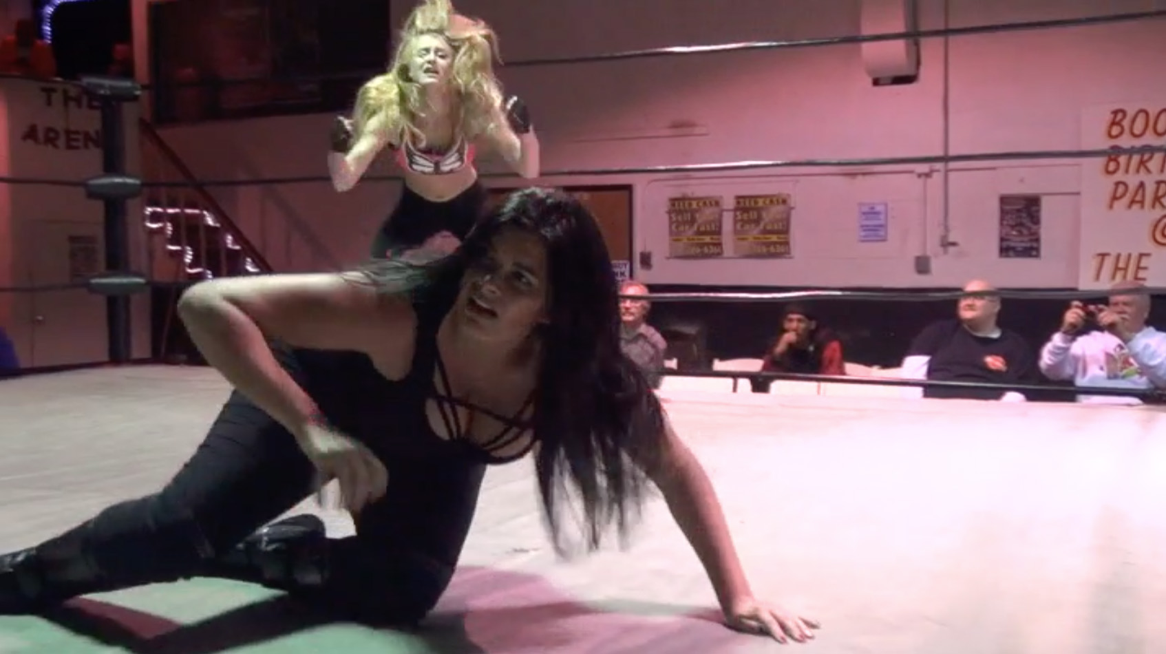 Amanda de la Cruz vs. Kaela