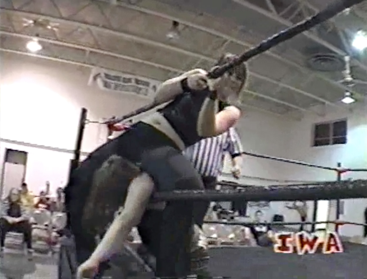 Mickie Knuckles vs. Sara Del Rey
