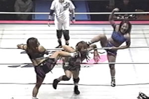 Megumi Yabushita & Sumie Sakai vs. Momoe Nakanishi & Kazuyo Nomio