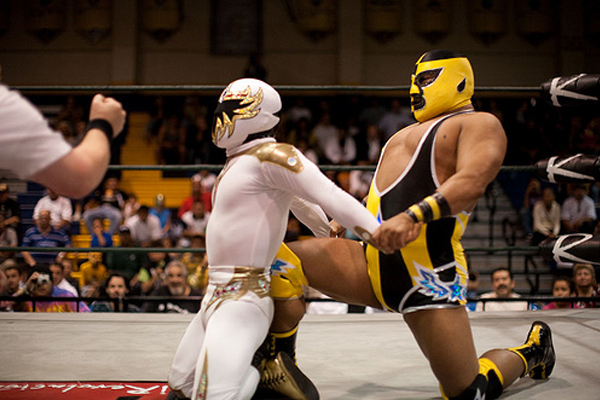 Mascarita Dorada vs. Pequeno Pierroth
