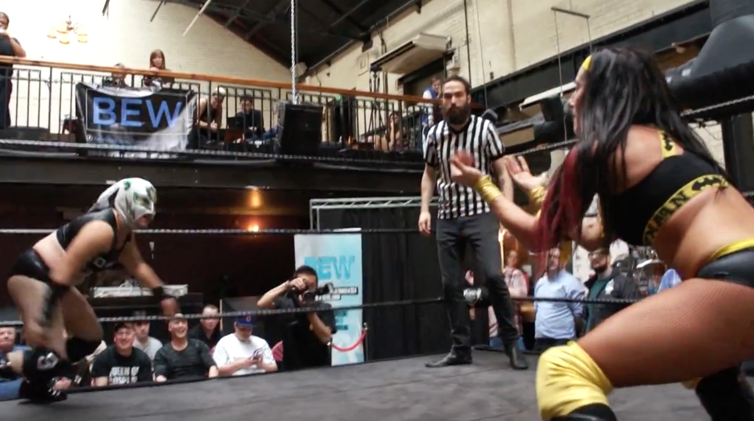 Santana Garrett vs. Diosa Atenea