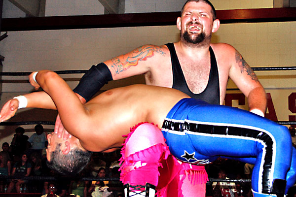 Rik Luxury vs. JJ Perez
