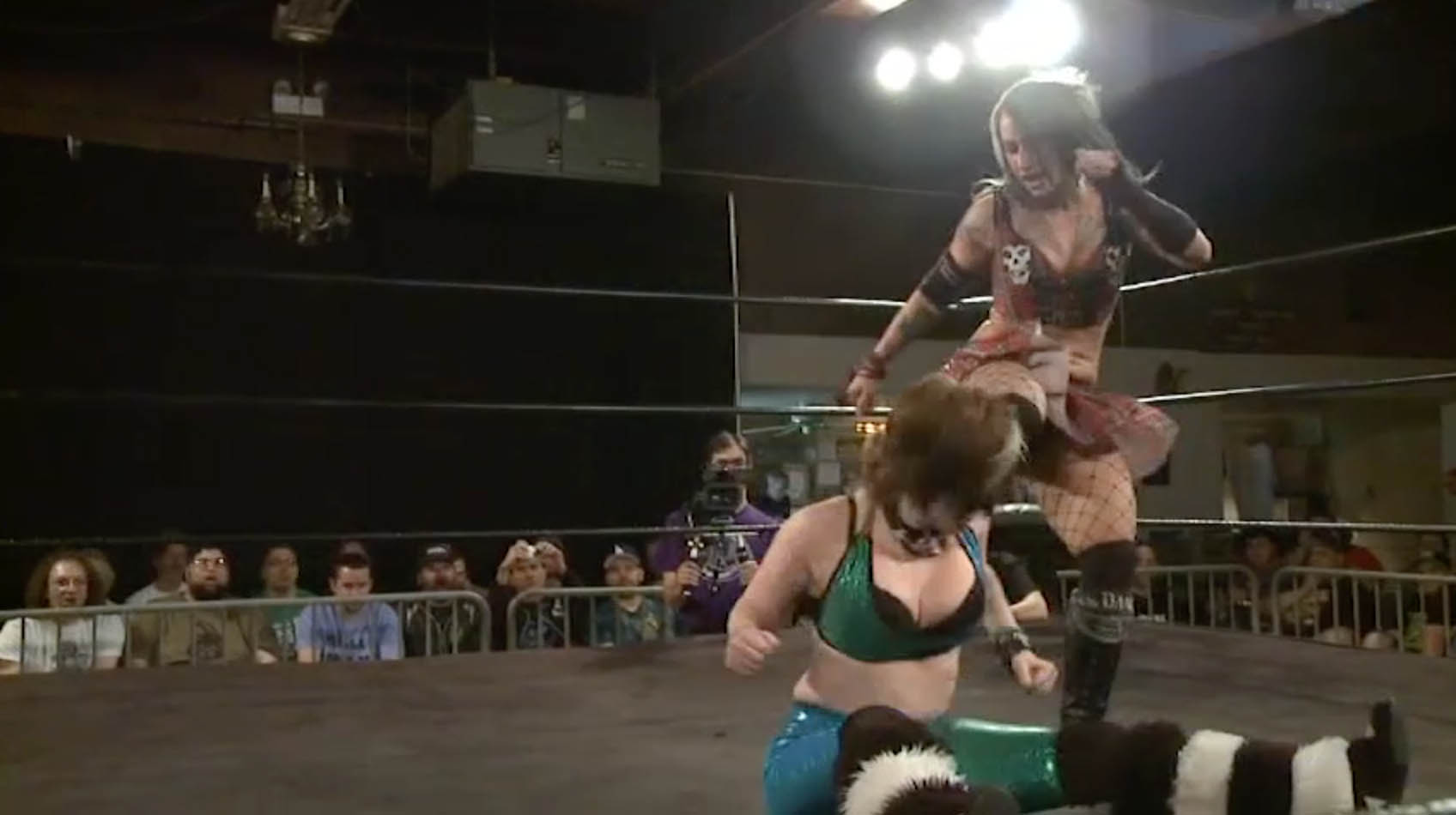Christina Von Eerie vs. Angie Skye