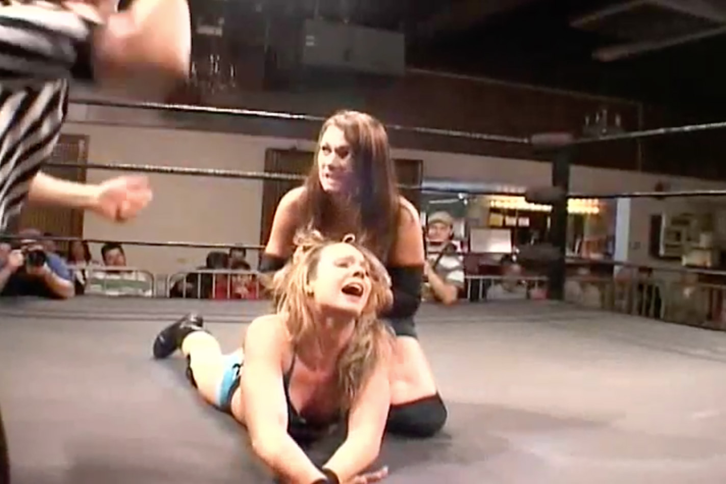 Nikki Roxx vs. Rain