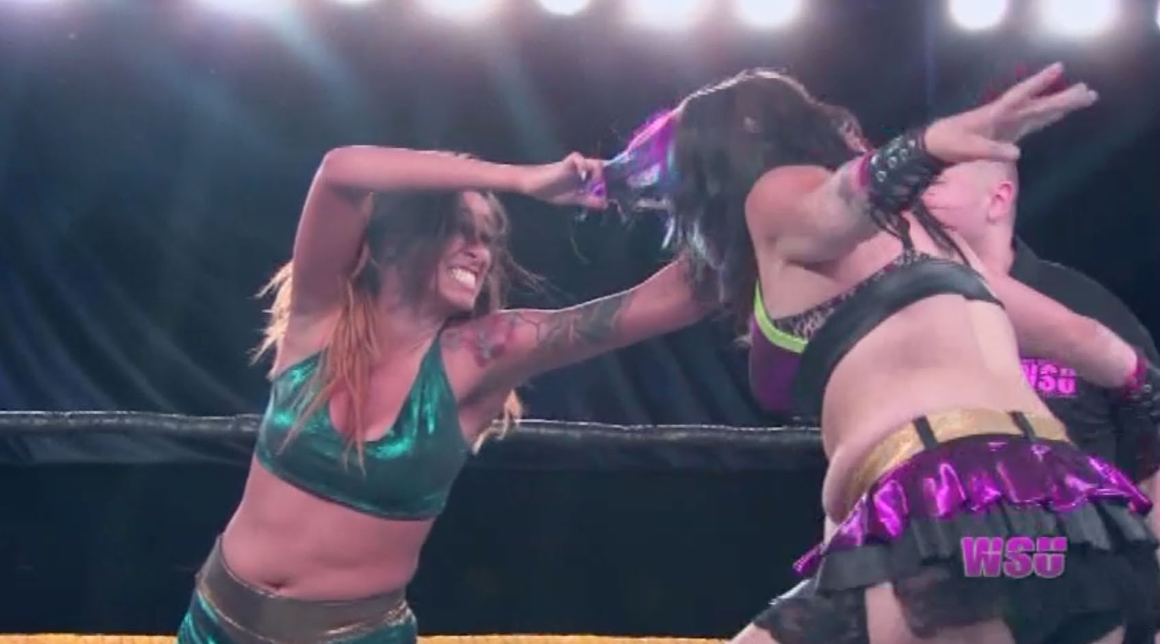 Amanda Rodriguez vs. Kira