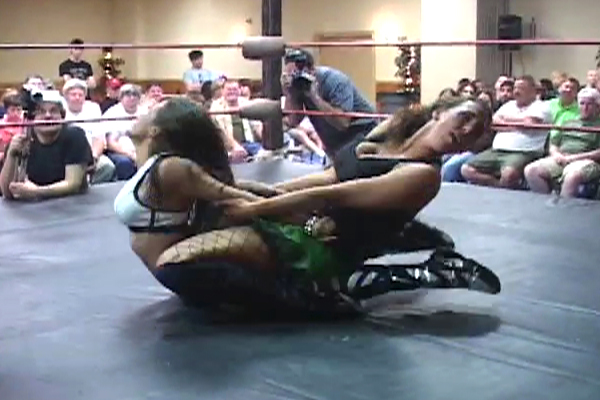 Amber vs. Divina Fly
